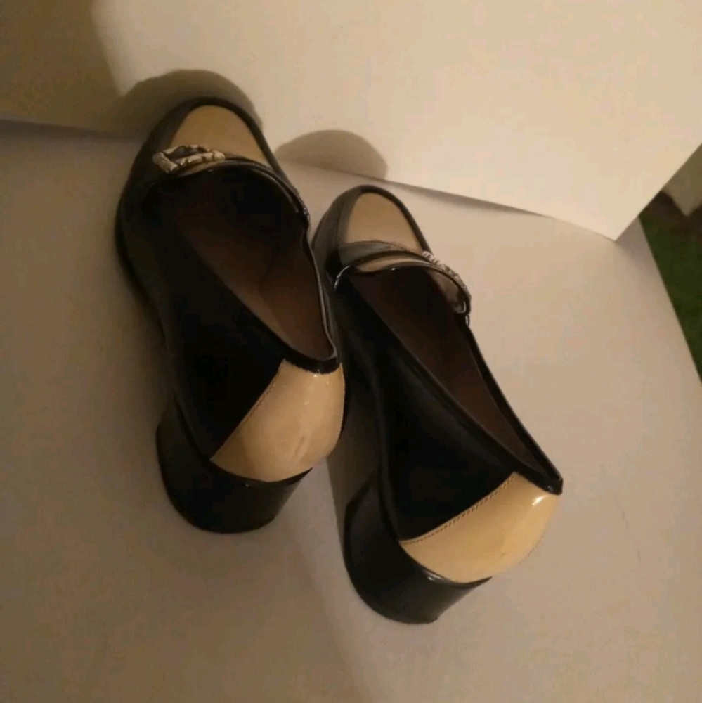 Brighton Black and Tan Beautiful Shoes Excellent Condition Size 9 1/2 WOMENS